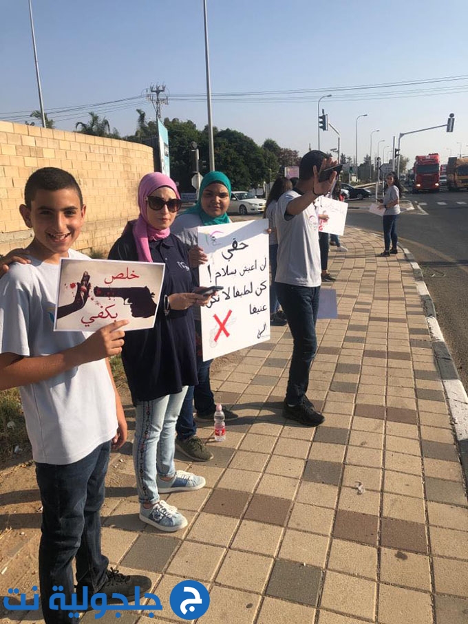 طلاب وسام الشبيبة والقيادة الشابة بوقفة ضد العنف